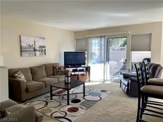 Photo #5: 2242719 Listing