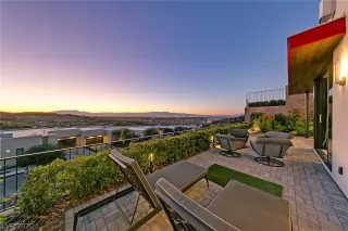 Photo #4: 2242724 Listing