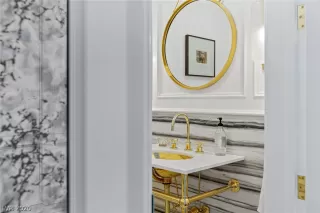 Photo #2: 2242791 Listing