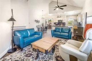 Photo #4: 2242839 Listing