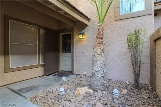 Photo #3: 2242898 Listing