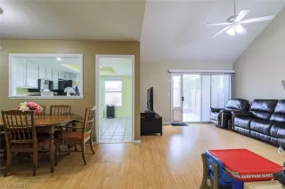 Photo #4: 2242898 Listing