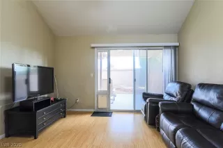 Photo #6: 2242898 Listing