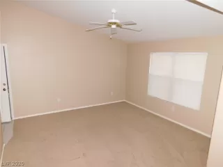 Photo #3: 2242918 Listing