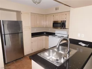 Photo #6: 2242918 Listing