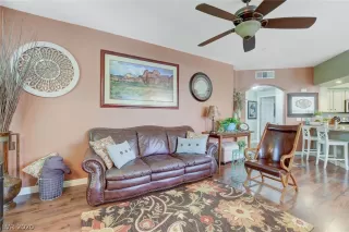 Photo #2: 2243010 Listing