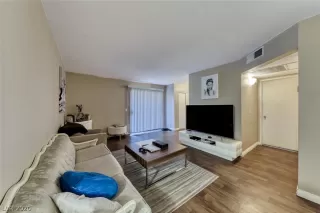 Photo #4: 2243229 Listing