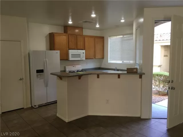 MLS: 2243326 Condo For Sale