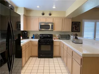 Photo #2: 2243363 Listing