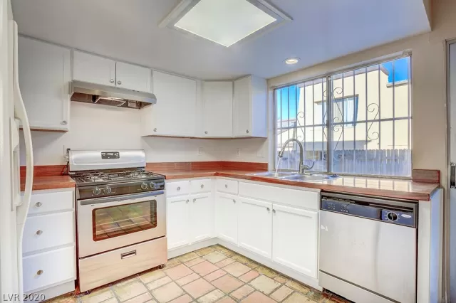 MLS: 2243401 Condo For Sale