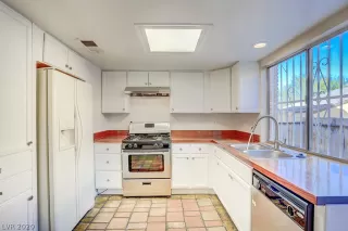 Photo #2: 2243401 Listing