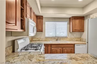 Photo #2: 2243430 Listing