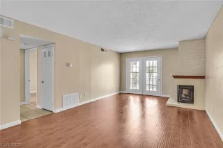 Photo #3: 2243430 Listing