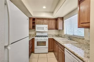 Photo #5: 2243430 Listing