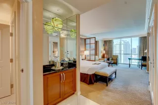 Photo #5: 2243552 Listing