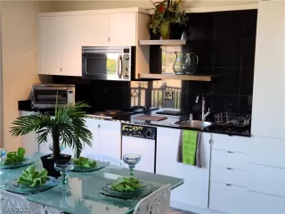 Photo #2: 2243573 Listing