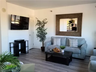 Photo #6: 2243573 Listing