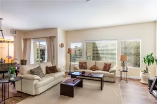 Photo #4: 2243581 Listing