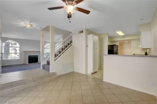 Photo #5: 2243589 Listing