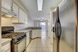 Photo #6: 2243589 Listing