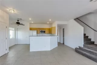 Photo #4: 2243795 Listing