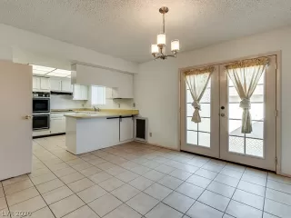 Photo #4: 2243862 Listing
