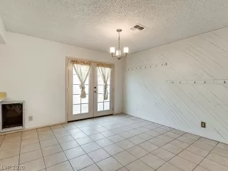 Photo #5: 2243862 Listing