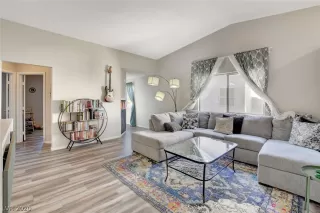 Photo #4: 2243900 Listing