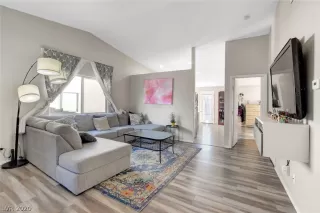 Photo #5: 2243900 Listing