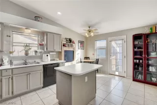 Photo #6: 2243900 Listing