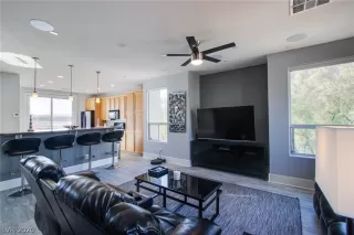 Photo #2: 2243932 Listing