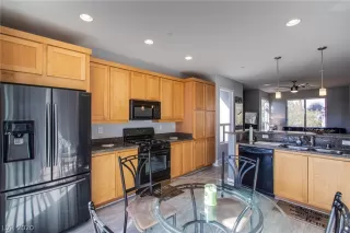 Photo #3: 2243932 Listing