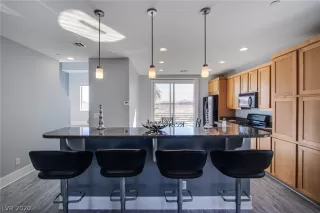 Photo #4: 2243932 Listing