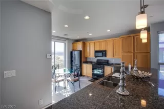 Photo #5: 2243932 Listing