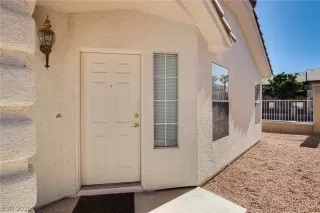 Photo #3: 2243946 Listing