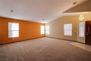 Photo #5: 2243946 Listing