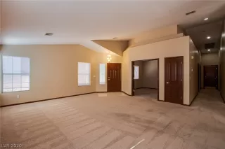 Photo #6: 2243946 Listing