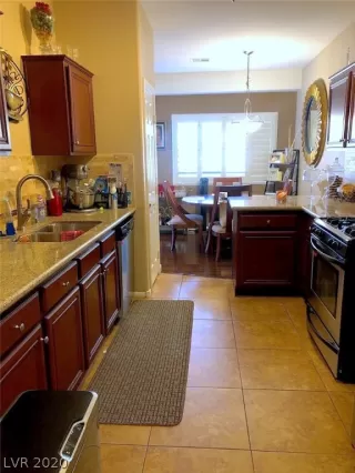 Photo #5: 2244012 Listing