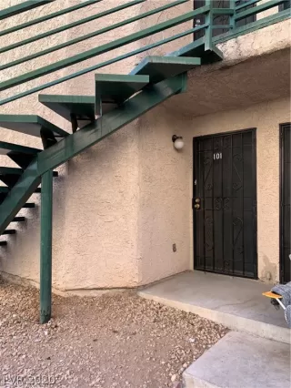 Photo #3: 2244026 Listing