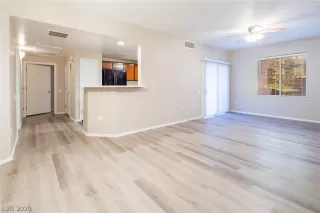 Photo #4: 2244206 Listing