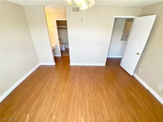 Photo #6: 2244232 Listing