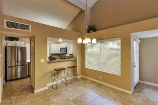 Photo #4: 2244364 Listing