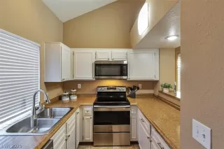 Photo #5: 2244364 Listing