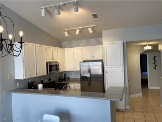 Photo #4: 2244420 Listing