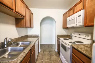 Photo #5: 2244493 Listing 