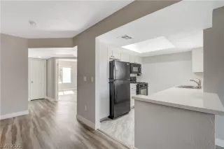 Photo #3: 2244573 Listing