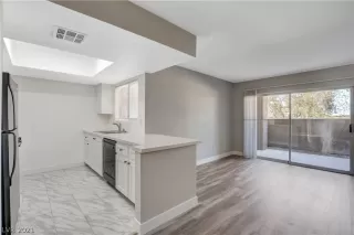 Photo #4: 2244573 Listing