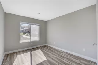 Photo #5: 2244573 Listing