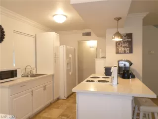 Photo #1: 2244658 Listing