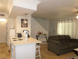 Photo #2: 2244658 Listing